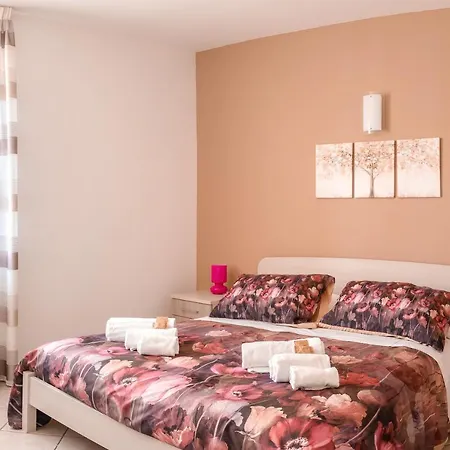 A 2 Passi Da Alba With 6 Beds